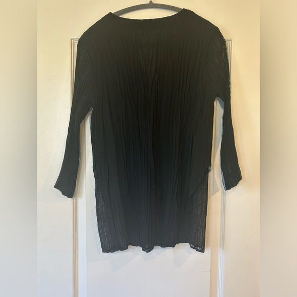 EUC Komarov Crinkle Stretch Tunic Top V Neck Dual Layer Blue Black Print - Picture 2 of 7